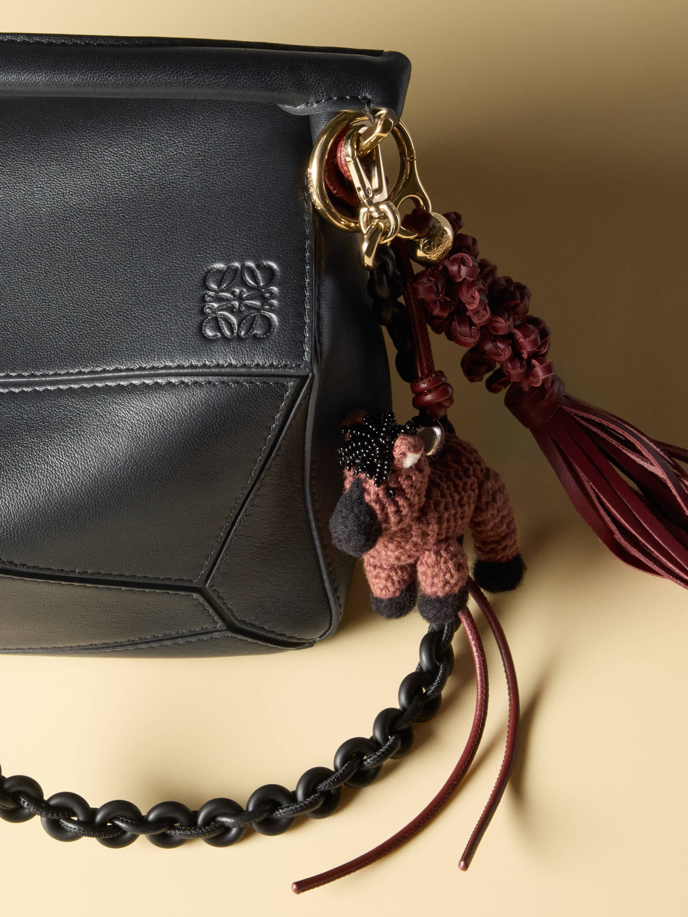 アナグラム ブローチ (メタル) パラジウム - LOEWE Japan official website